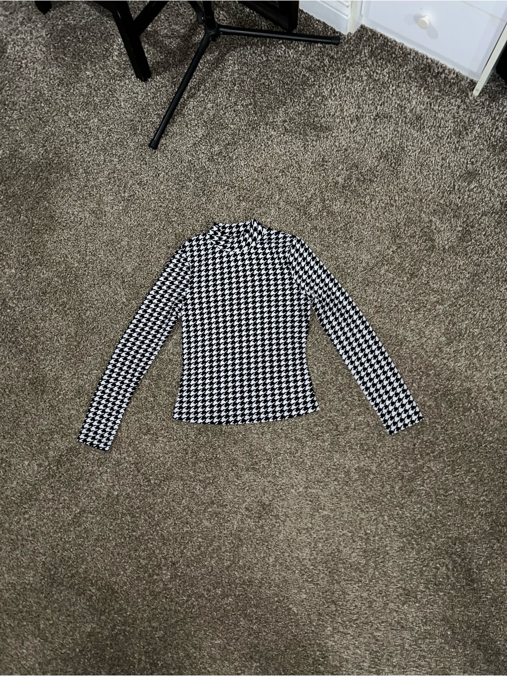 Elegant Vintage OG Black White Houndstooth Mock Neck Long Sleeve Shirt